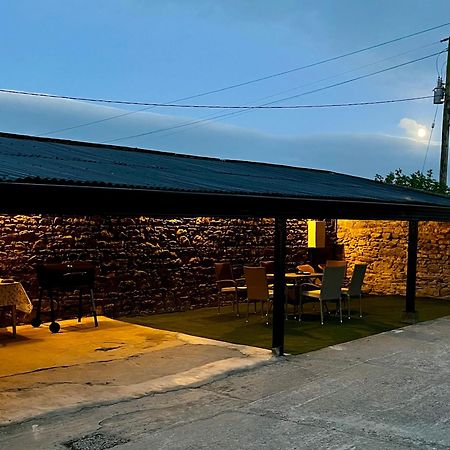 Tom Rocky'S Farmyard Villa Templemore Exterior foto