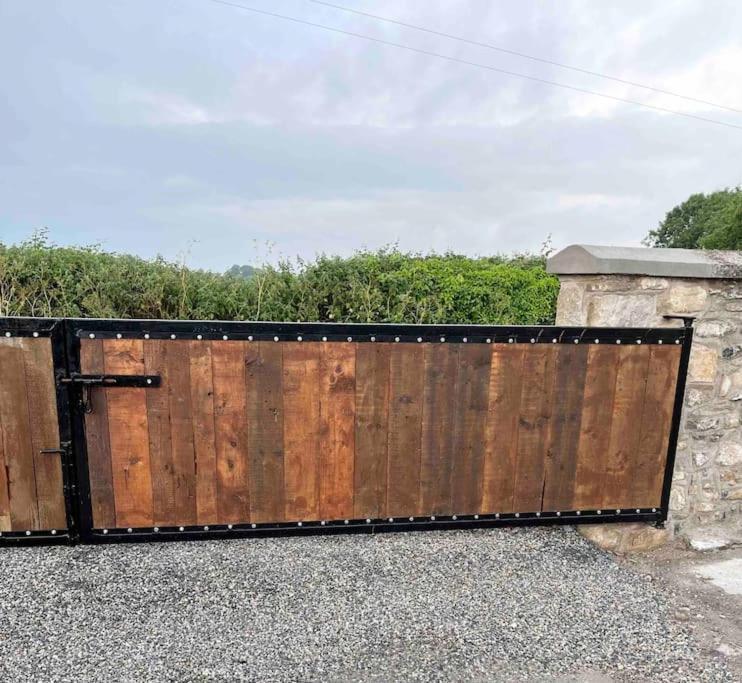 Tom Rocky'S Farmyard Villa Templemore Exterior foto