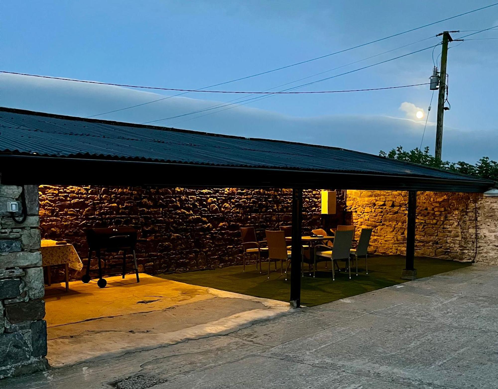Tom Rocky'S Farmyard Villa Templemore Exterior foto